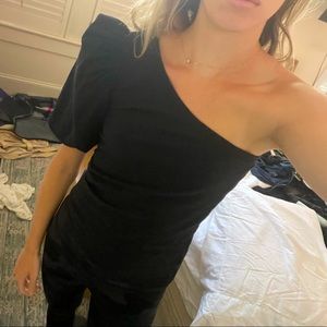 One shoulder tee in black